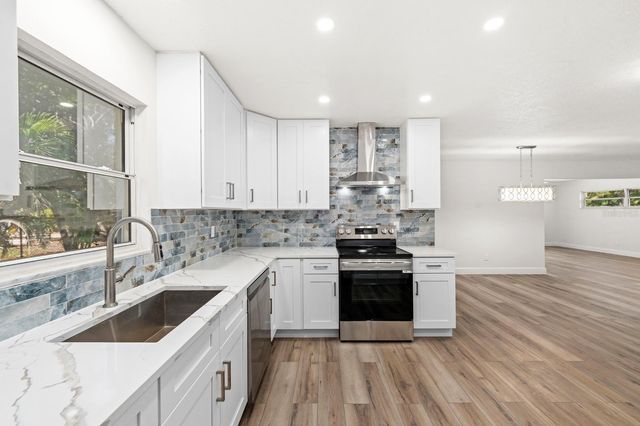 4540 BAYSHORE BOULEVARD NE, St Petersburg, FL 33703