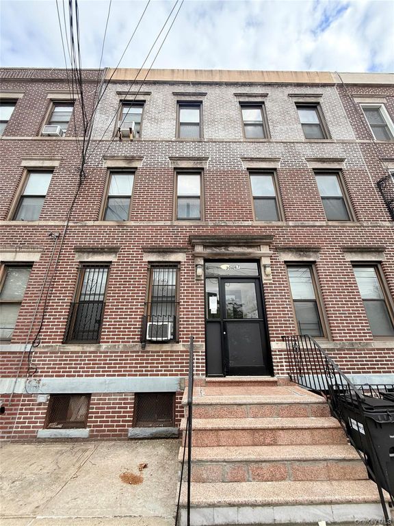 3067 42nd Street, Astoria, NY 11103