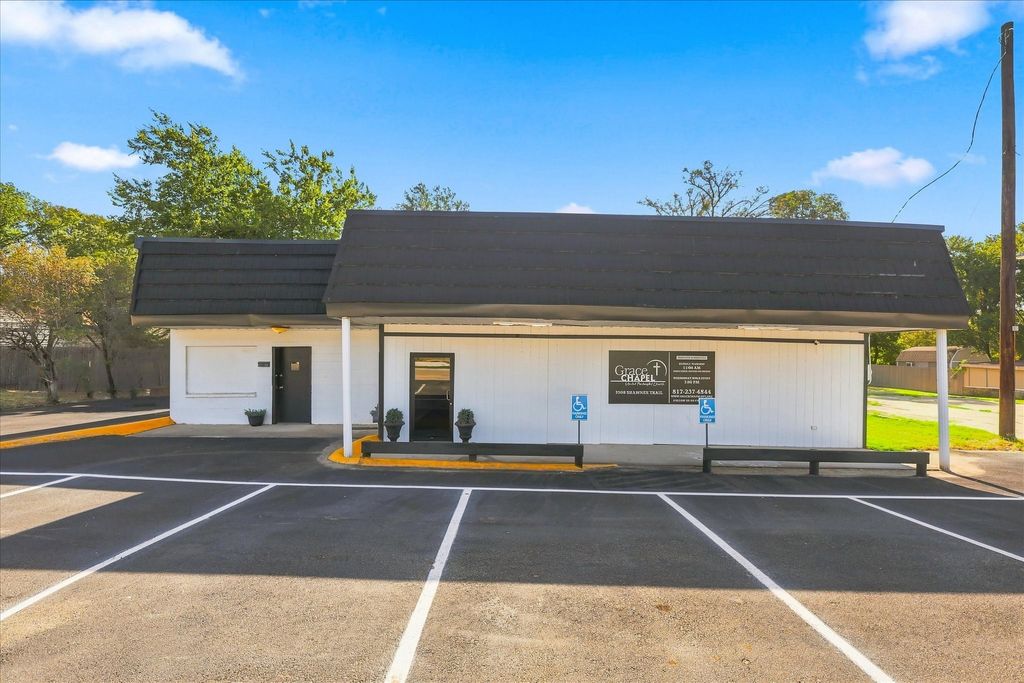 3508 Shawnee Trail, Lake Worth, TX 76135 — exterior