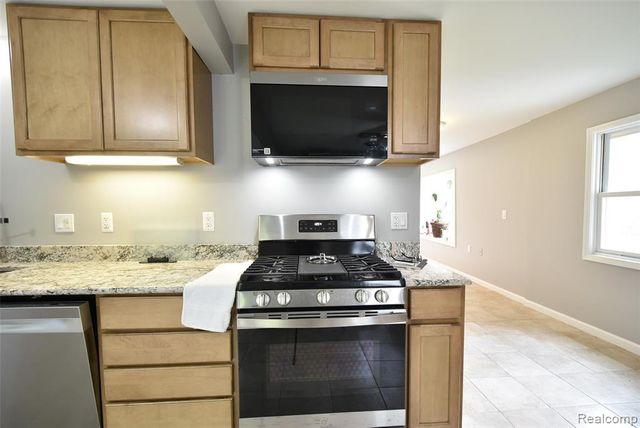 37480 Hayes Road, Clinton Township, MI 48038