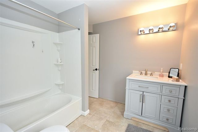 37480 Hayes Road, Clinton Township, MI 48038