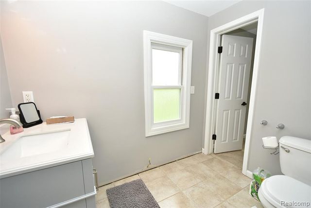 37480 Hayes Road, Clinton Township, MI 48038