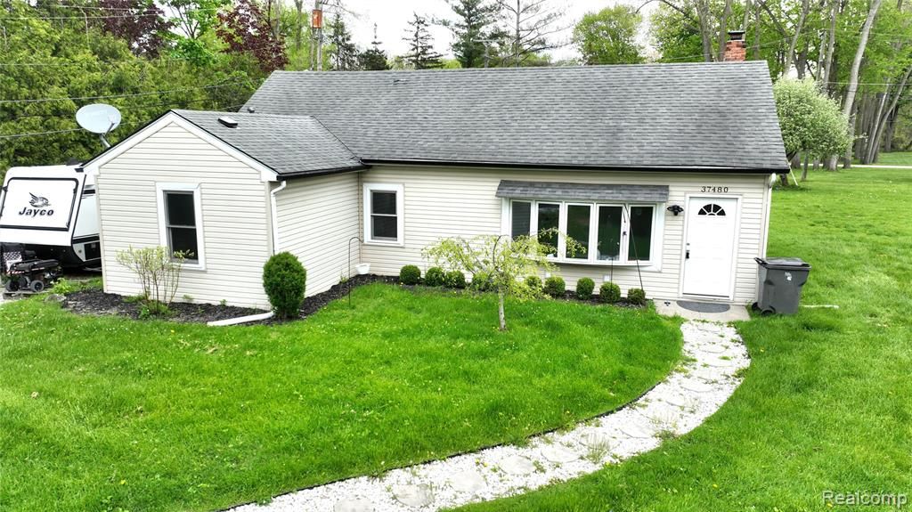 37480 Hayes Road, Clinton Township, MI 48038