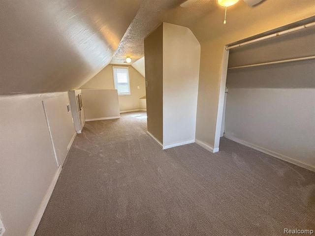 1726 E Goulson Avenue, Hazel Park, MI 48030