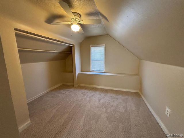 1726 E Goulson Avenue, Hazel Park, MI 48030