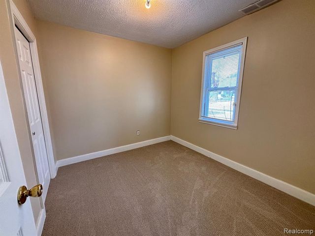 1726 E Goulson Avenue, Hazel Park, MI 48030