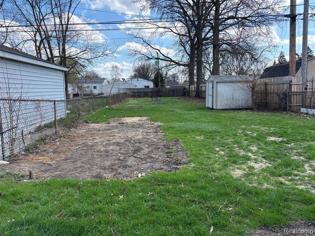 1726 E Goulson Avenue, Hazel Park, MI 48030