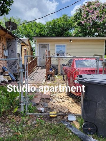 5620 Lucille St, Houston, TX 77026