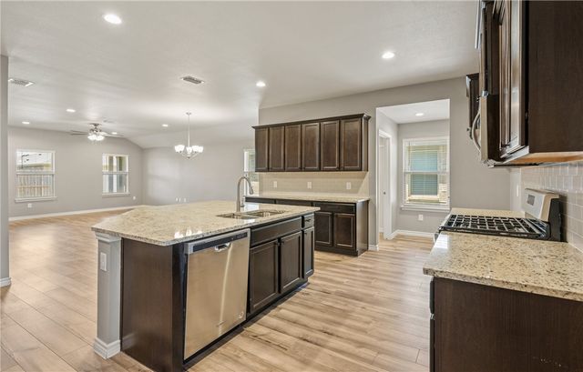 7321 Star Gazer Dr, Corpus Christi, TX 78414