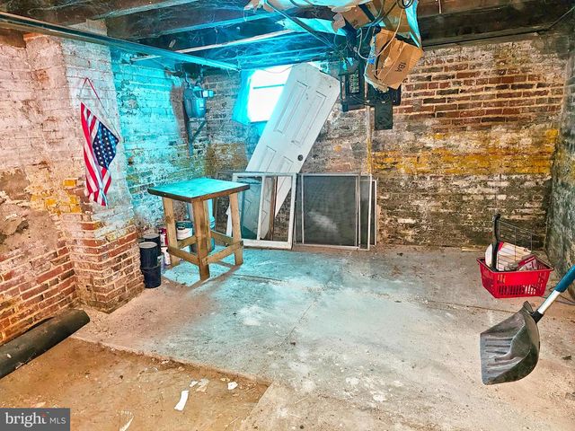 100 E PONTIAC AVE, Baltimore, MD 21225