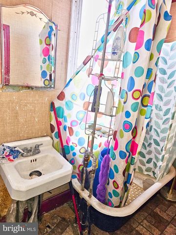 100 E PONTIAC AVE, Baltimore, MD 21225