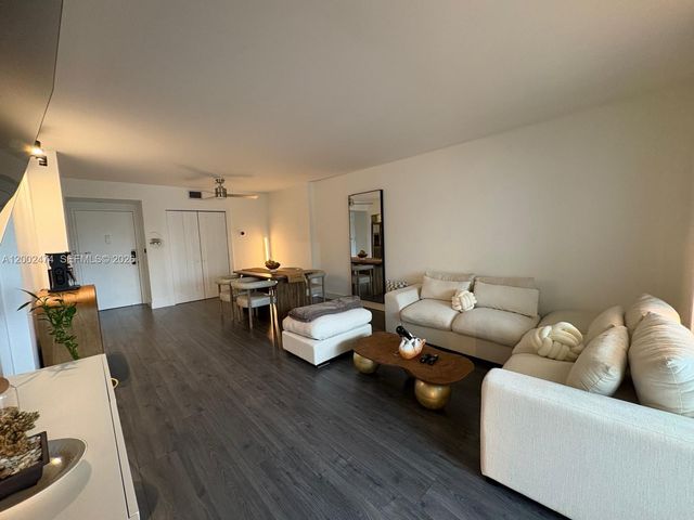 4200 Hillcrest Dr 208, Hollywood, FL 33021