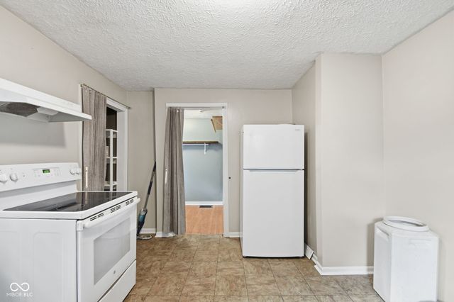 9 Dixie Drive, Anderson, IN 46016