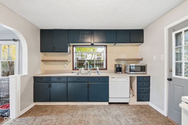 9 Dixie Drive, Anderson, IN 46016