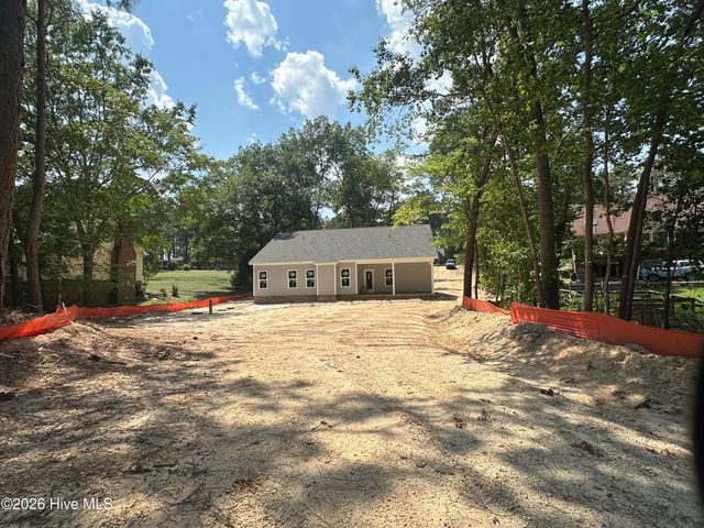 165 Devonshire Avenue W, West End, NC 27376
