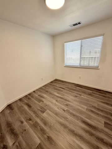 3928 El Portal Pl, Modesto, CA 95357