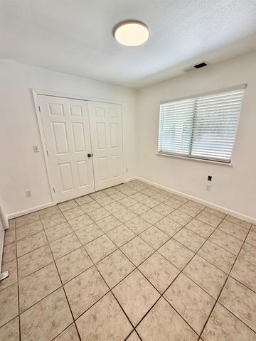 3928 El Portal Pl, Modesto, CA 95357