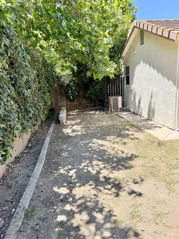 3928 El Portal Pl, Modesto, CA 95357