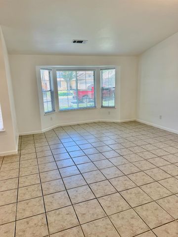 3928 El Portal Pl, Modesto, CA 95357