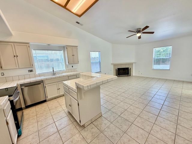 3928 El Portal Pl, Modesto, CA 95357