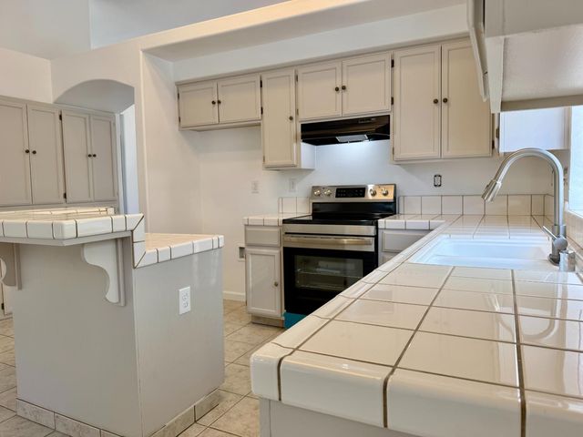 3928 El Portal Pl, Modesto, CA 95357