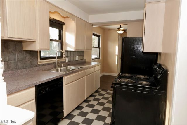 4440 E Lake Road, Sheffield Lake, OH 44054