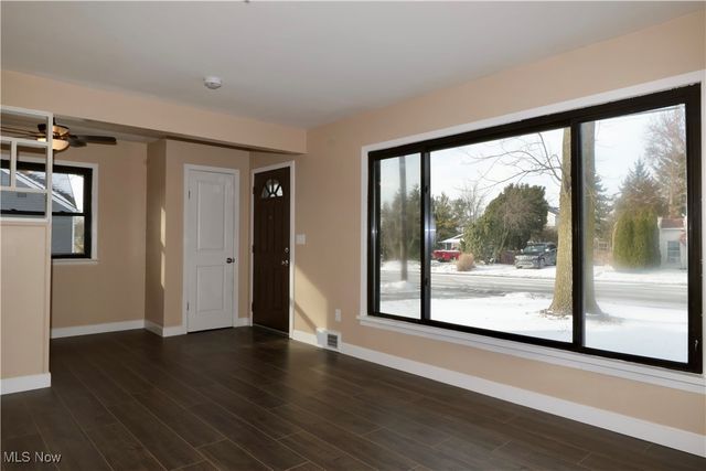 4440 E Lake Road, Sheffield Lake, OH 44054