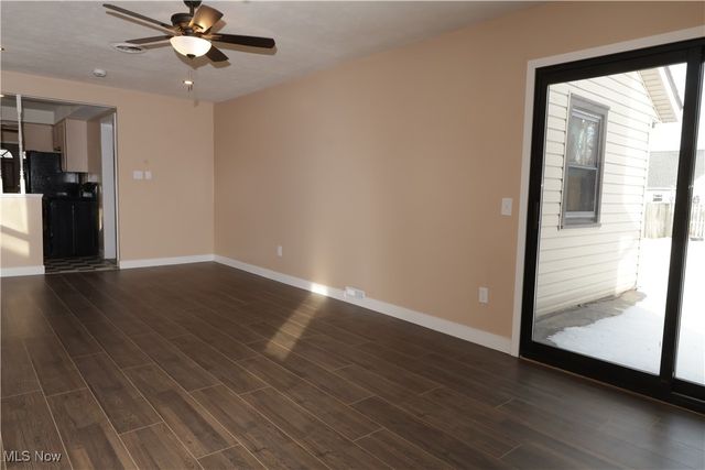 4440 E Lake Road, Sheffield Lake, OH 44054