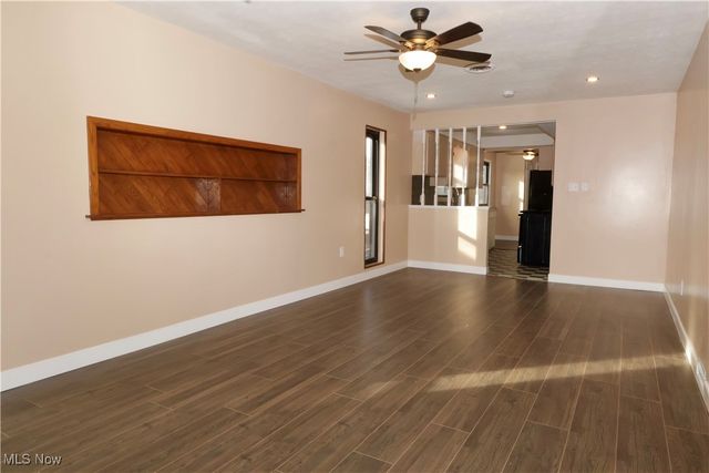 4440 E Lake Road, Sheffield Lake, OH 44054