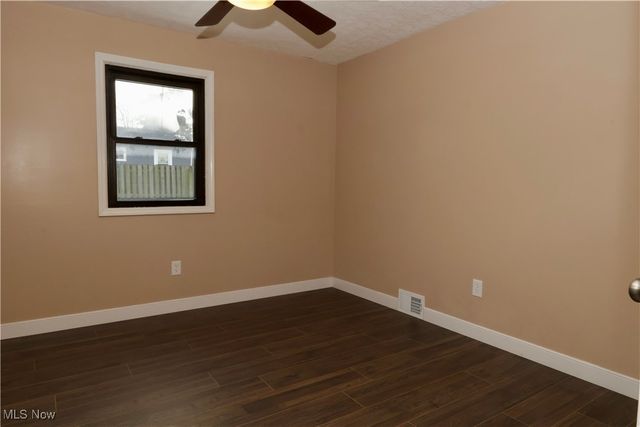 4440 E Lake Road, Sheffield Lake, OH 44054