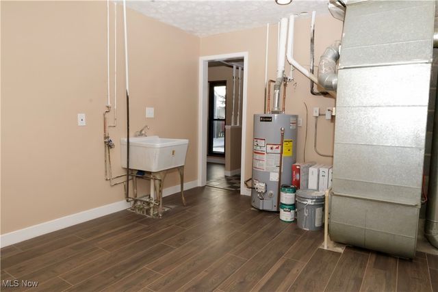 4440 E Lake Road, Sheffield Lake, OH 44054