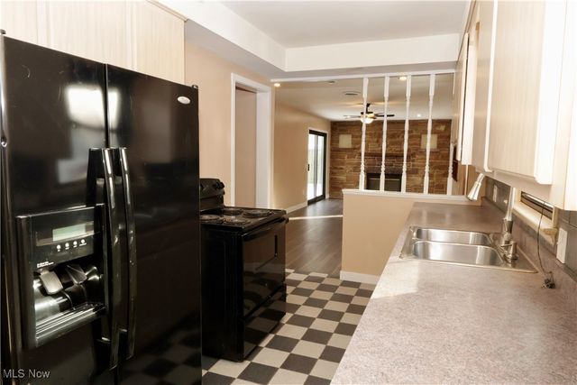 4440 E Lake Road, Sheffield Lake, OH 44054