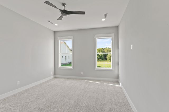8 Latitude Dr, Winchester, TN 37398