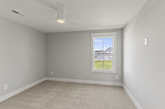8 Latitude Dr, Winchester, TN 37398