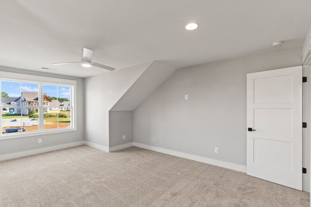 8 Latitude Dr, Winchester, TN 37398