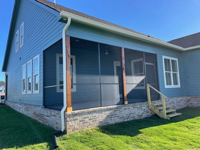 8 Latitude Dr, Winchester, TN 37398
