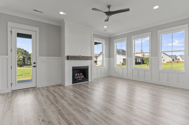 8 Latitude Dr, Winchester, TN 37398