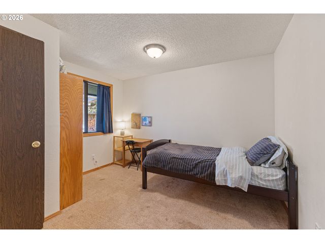 2713 OAK St, North Bend, OR 97459