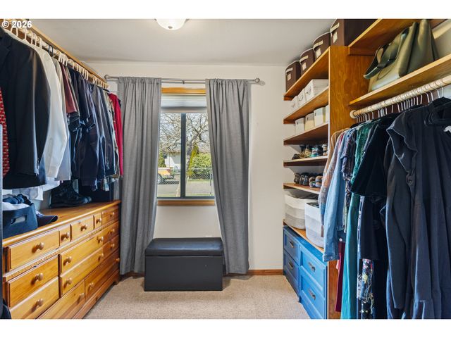 2713 OAK St, North Bend, OR 97459