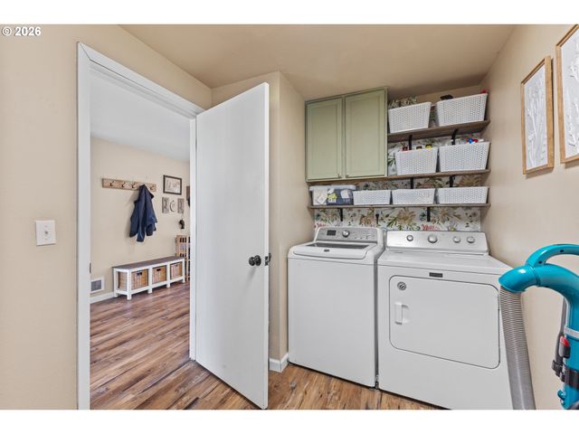 2713 OAK St, North Bend, OR 97459