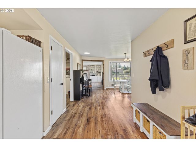 2713 OAK St, North Bend, OR 97459