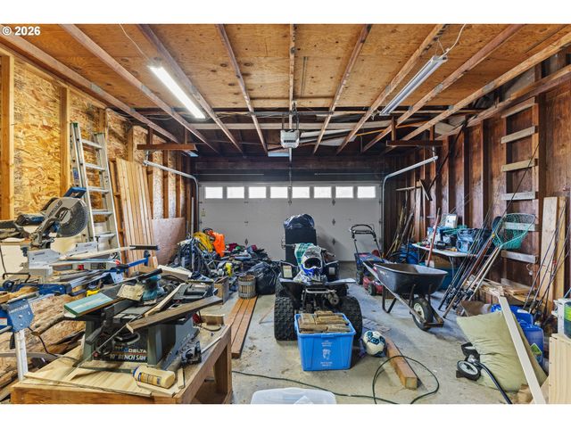 2713 OAK St, North Bend, OR 97459