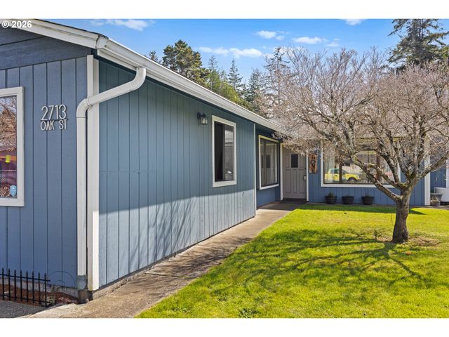2713 OAK St, North Bend, OR 97459