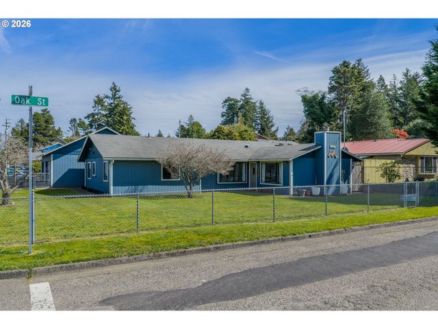 2713 OAK St, North Bend, OR 97459