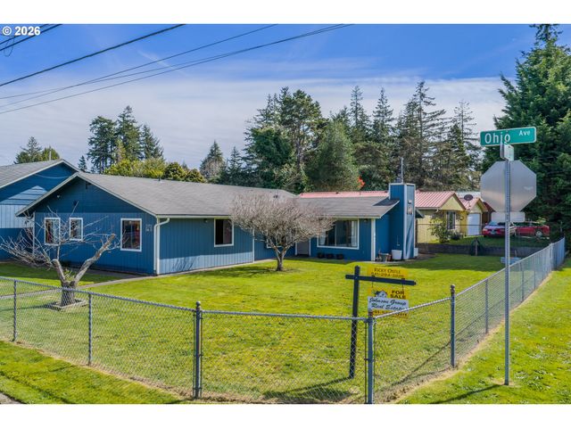 2713 OAK St, North Bend, OR 97459
