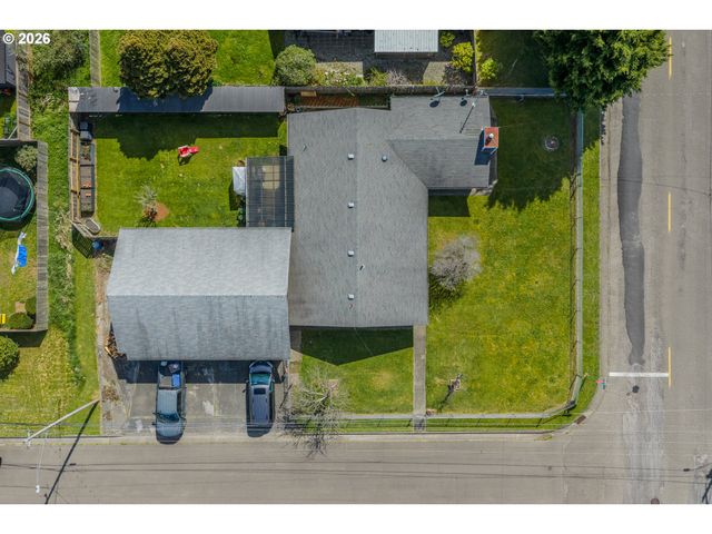 2713 OAK St, North Bend, OR 97459