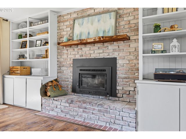 2713 OAK St, North Bend, OR 97459