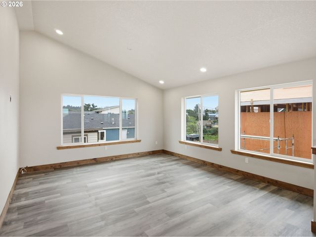 430 Nw 5TH St, Newport, OR 97365