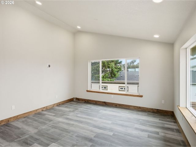 430 Nw 5TH St, Newport, OR 97365