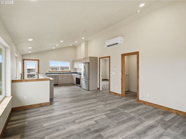 430 Nw 5TH St, Newport, OR 97365